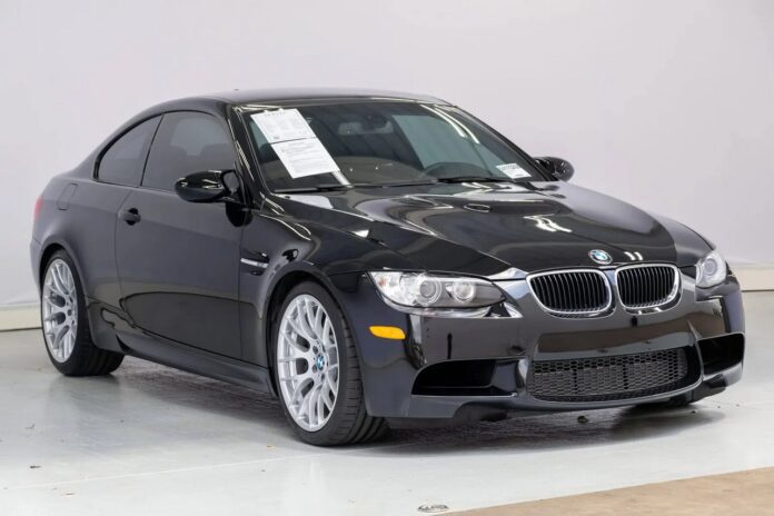 Aukcione parduotas „BMW M3“