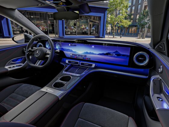 Vokietijos automobilių pramonės milžinės staigmena: pristatytas visi&scaron;kai elektrinis &bdquo;Mercedes-Benz&ldquo; C klasės sedanas