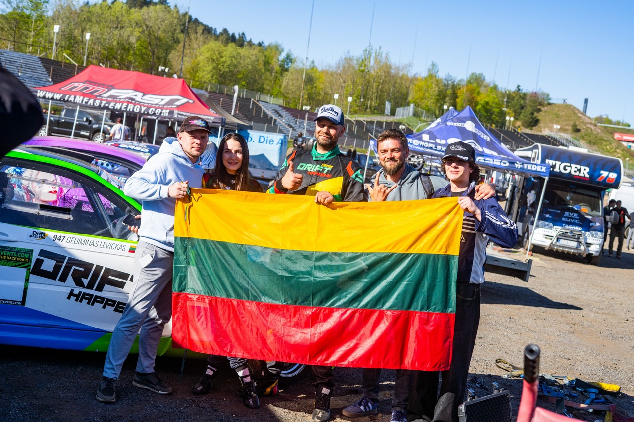 Lietuviai „Drift Kings“ varžybose
