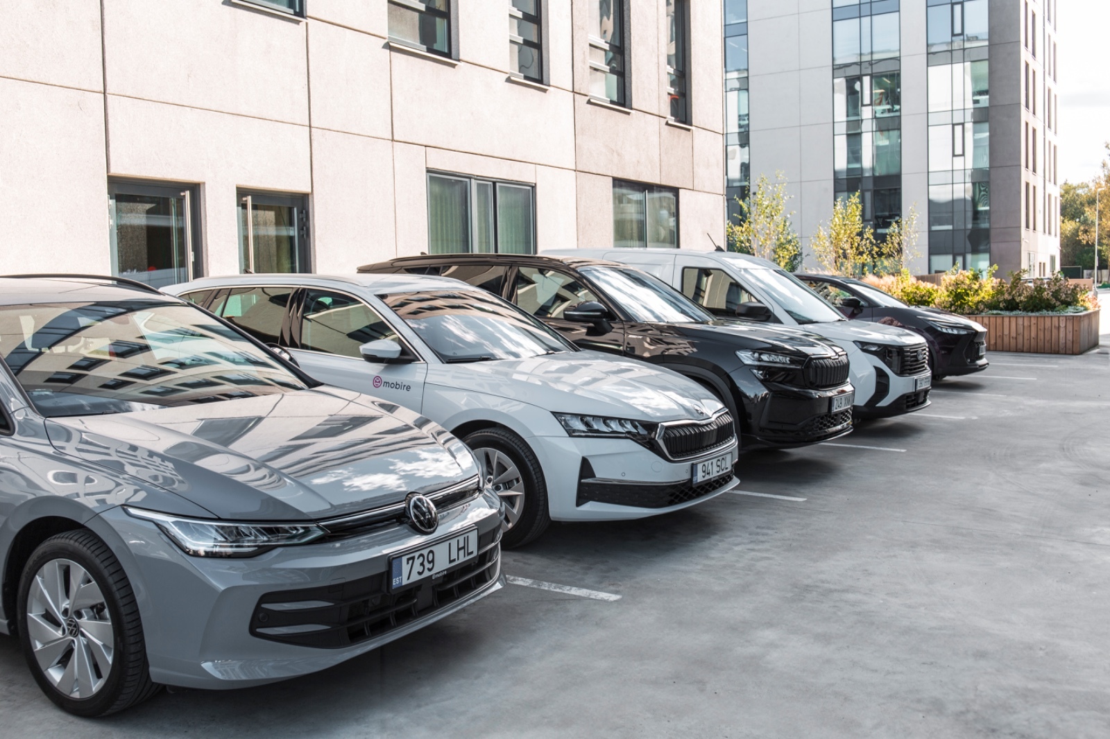 Nauji automobiliai