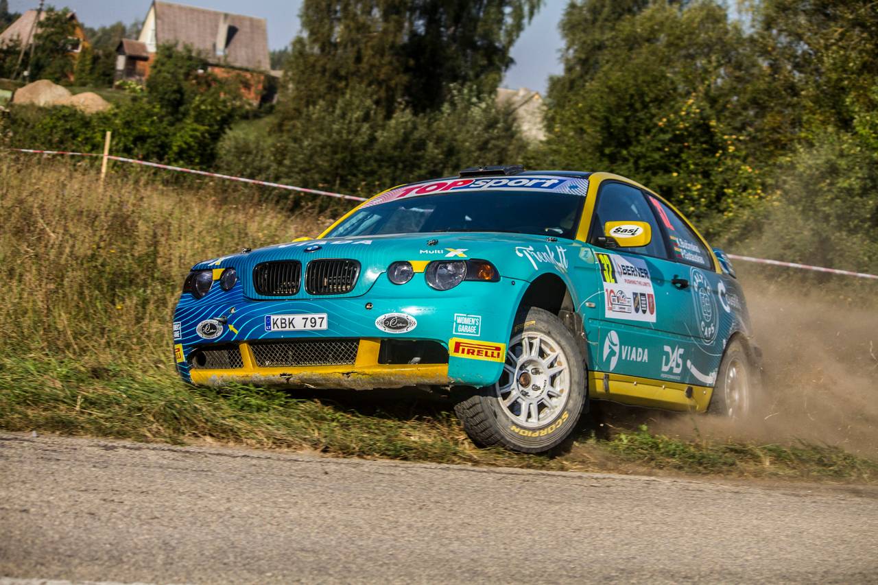 „BMW Cup“ klasės automobiliai (nuotr. organizatorių)