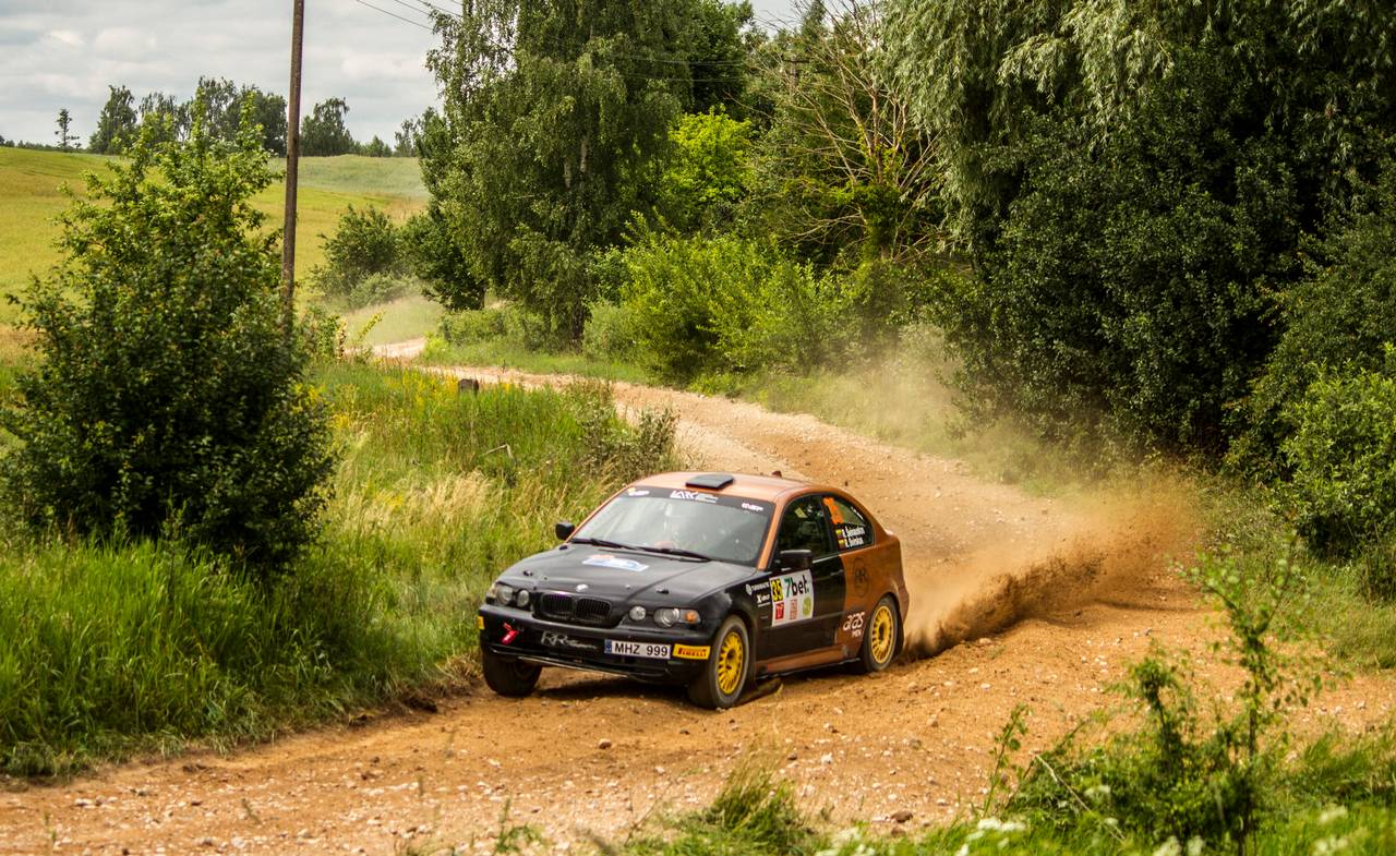 „BMW Cup“ klasės automobiliai (nuotr. organizatorių)