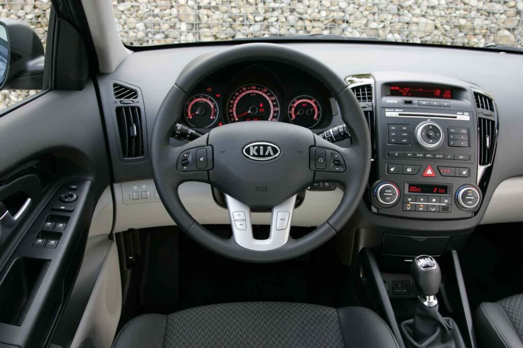 Atnaujintas „Kia Ceed SW“ (nuotr. gamintojo)