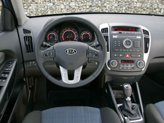 Atnaujintas &bdquo;Kia Ceed&ldquo; hečbekas (nuotr. gamintojo)