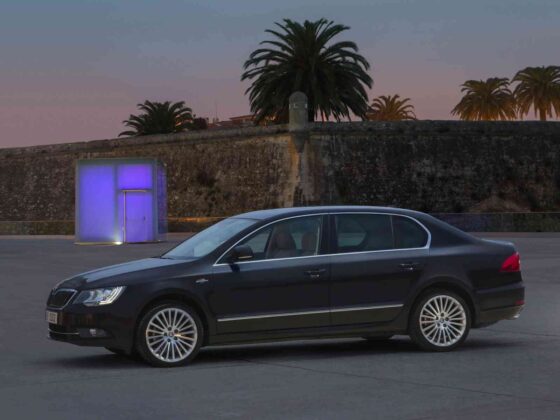 Atnaujintas &bdquo;&Scaron;koda Superb&ldquo; sedanas (nuotr. gamintojo)