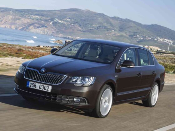 Atnaujintas &bdquo;&Scaron;koda Superb&ldquo; sedanas (nuotr. gamintojo)