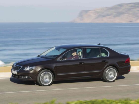 Atnaujintas &bdquo;&Scaron;koda Superb&ldquo; sedanas (nuotr. gamintojo)