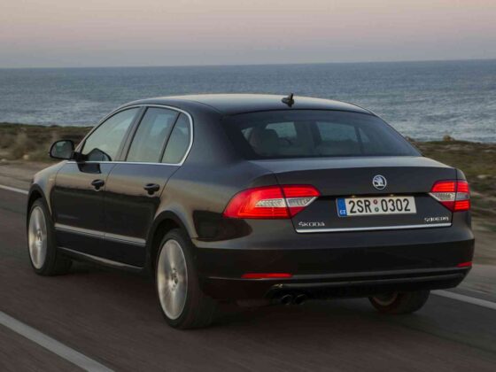Atnaujintas &bdquo;&Scaron;koda Superb&ldquo; sedanas (nuotr. gamintojo)