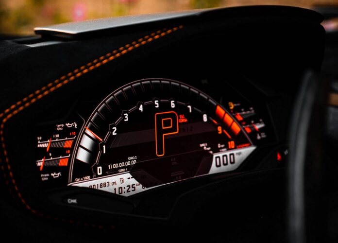 Automobilio prietaisų skydelis (nuotr. Pexels)
