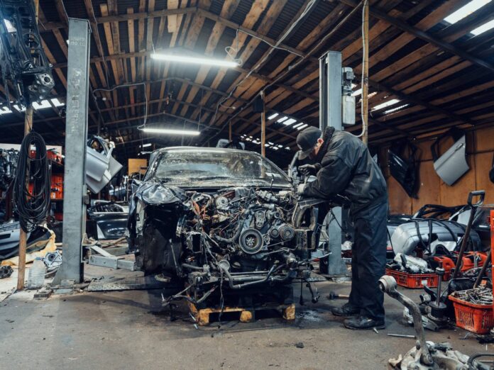 Automobilio remontas (nuotr. carVertical)