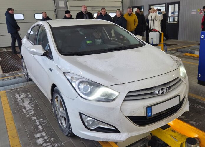 Automobilio techninė apžiūra (nuotr. Transeksta) Automobilio techninė apžiūra (nuotr. Transeksta)