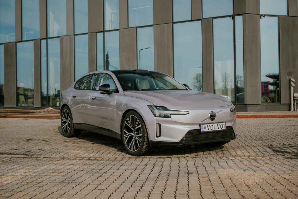 Elektrinis „Volvo ES90“ sedanas (nuotr. Automobilistika.lt)