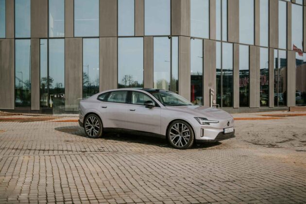 Elektrinis &bdquo;Volvo ES90&ldquo; sedanas (nuotr. Automobilistika.lt)