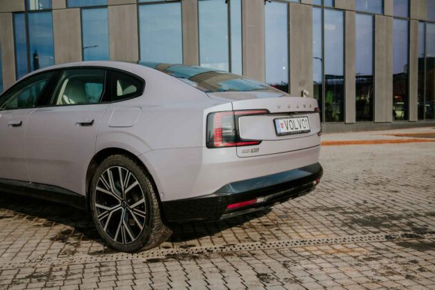Elektrinis &bdquo;Volvo ES90&ldquo; sedanas (nuotr. Automobilistika.lt)