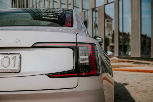 Elektrinis &bdquo;Volvo ES90&ldquo; sedanas (nuotr. Automobilistika.lt)