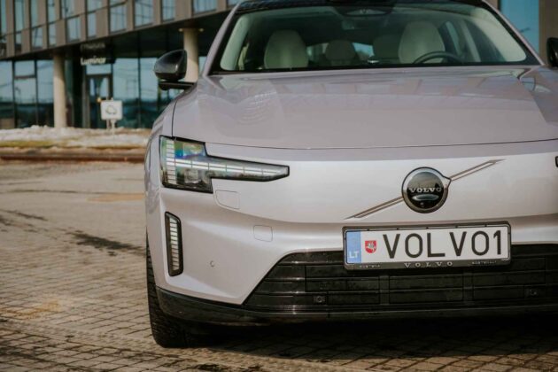 Elektrinis „Volvo ES90 sedanas nuotr. Automobilistika 2