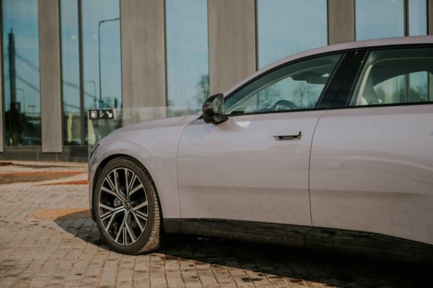 Elektrinis &bdquo;Volvo ES90&ldquo; sedanas (nuotr. Automobilistika.lt)