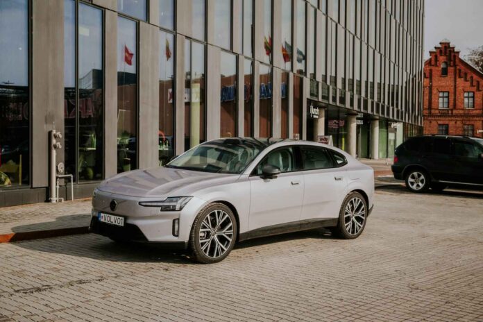 Elektrinis „Volvo ES90“ sedanas (nuotr. Automobilistika.lt)