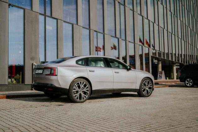 Elektrinis &bdquo;Volvo ES90&ldquo; sedanas (nuotr. Automobilistika.lt)