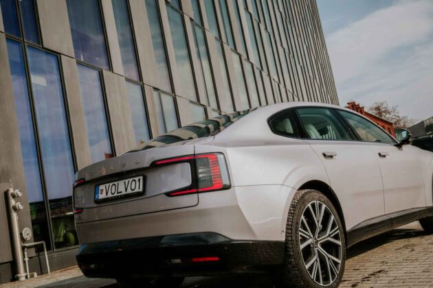 Elektrinis &bdquo;Volvo ES90&ldquo; sedanas (nuotr. Automobilistika.lt)