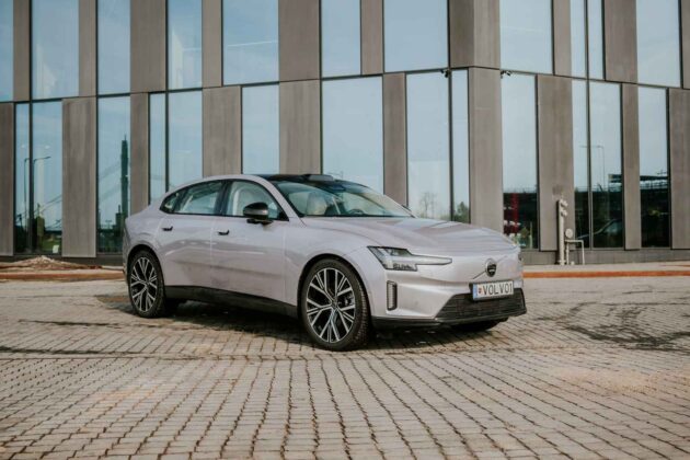 Elektrinis &bdquo;Volvo ES90&ldquo; sedanas (nuotr. Automobilistika.lt)