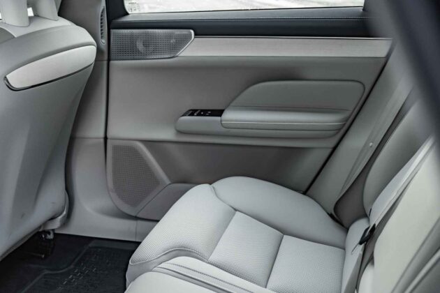 Elektrinis &bdquo;Volvo ES90&ldquo; sedanas (nuotr. Automobilistika.lt)
