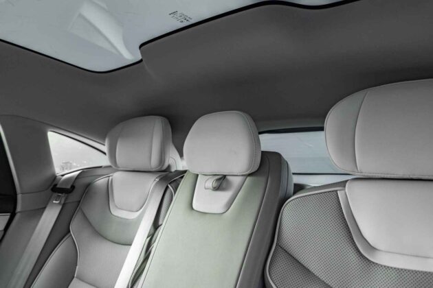 Elektrinis &bdquo;Volvo ES90&ldquo; sedanas (nuotr. Automobilistika.lt)