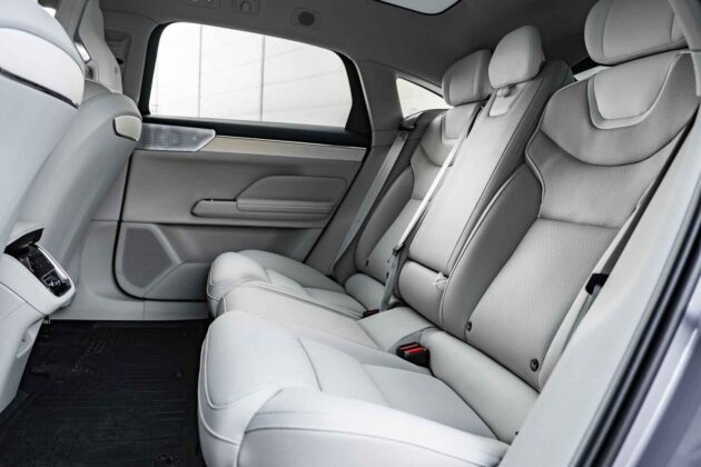 Elektrinis &bdquo;Volvo ES90&ldquo; sedanas (nuotr. Automobilistika.lt)