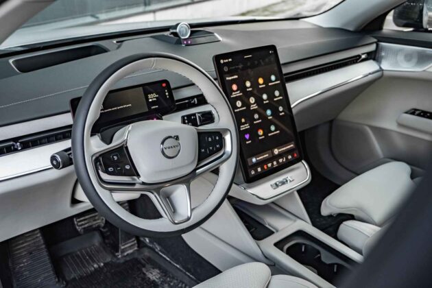 Elektrinis &bdquo;Volvo ES90&ldquo; sedanas (nuotr. Automobilistika.lt)