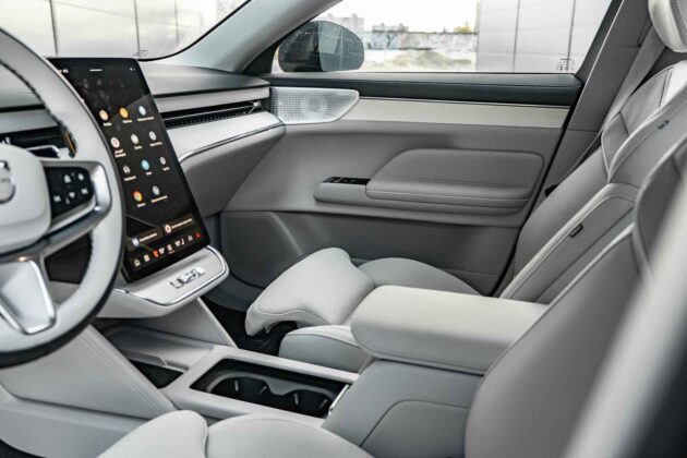 Elektrinis &bdquo;Volvo ES90&ldquo; sedanas (nuotr. Automobilistika.lt)