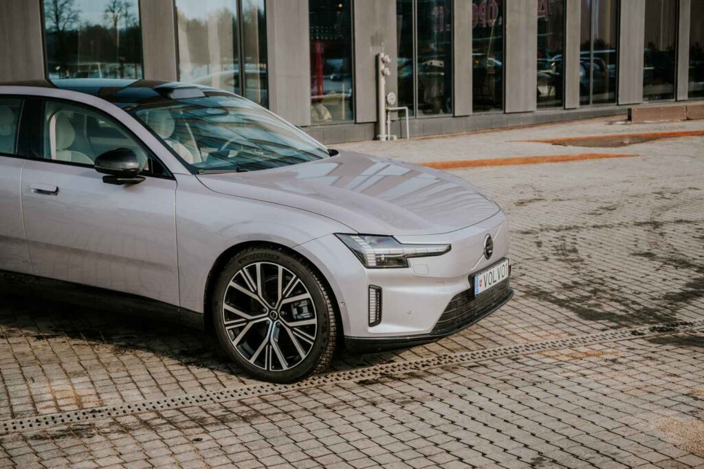 Elektrinis „Volvo ES90“ sedanas (nuotr. Automobilistika.lt)