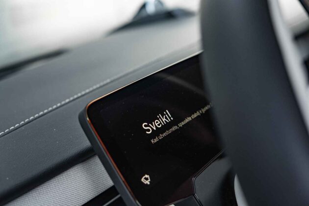 Elektrinis &bdquo;Volvo ES90&ldquo; sedanas (nuotr. Automobilistika.lt)