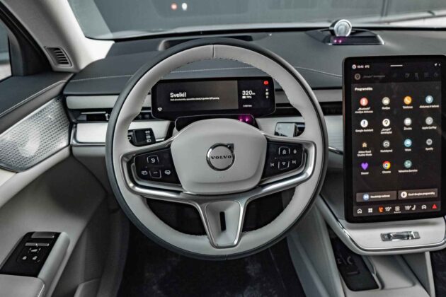 Elektrinis &bdquo;Volvo ES90&ldquo; sedanas (nuotr. Automobilistika.lt)