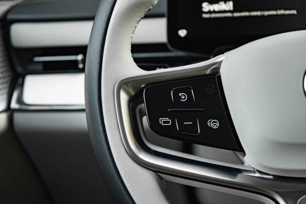 Elektrinis &bdquo;Volvo ES90&ldquo; sedanas (nuotr. Automobilistika.lt)