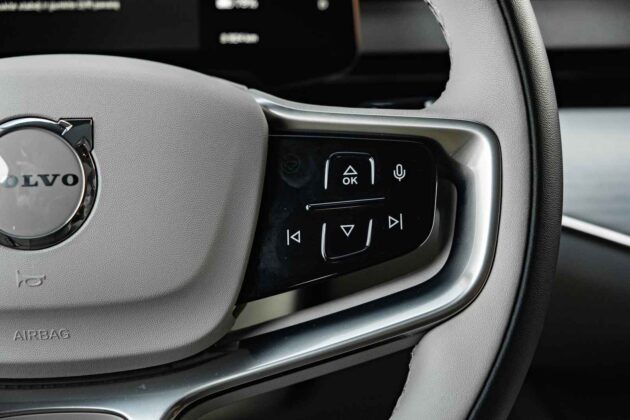 Elektrinis &bdquo;Volvo ES90&ldquo; sedanas (nuotr. Automobilistika.lt)
