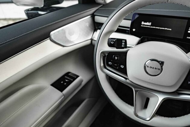 Elektrinis &bdquo;Volvo ES90&ldquo; sedanas (nuotr. Automobilistika.lt)