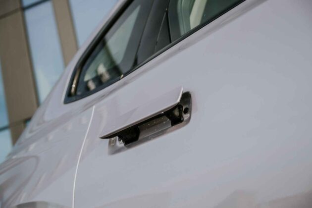 Elektrinis &bdquo;Volvo ES90&ldquo; sedanas (nuotr. Automobilistika.lt)