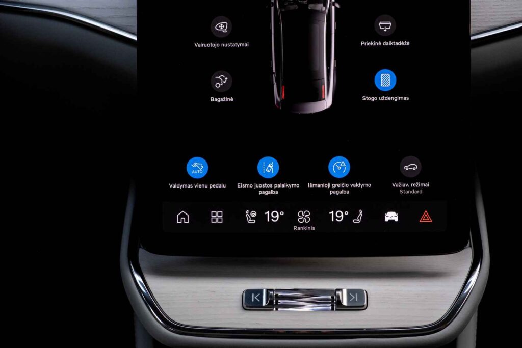 Elektrinis „Volvo ES90“ sedanas (nuotr. Automobilistika.lt)