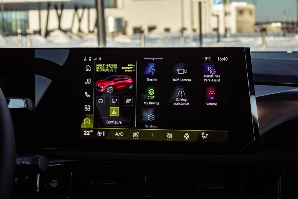 Naujos kartos hibridinis „Renault Clio e Tech nuotr. Automobilistika 31