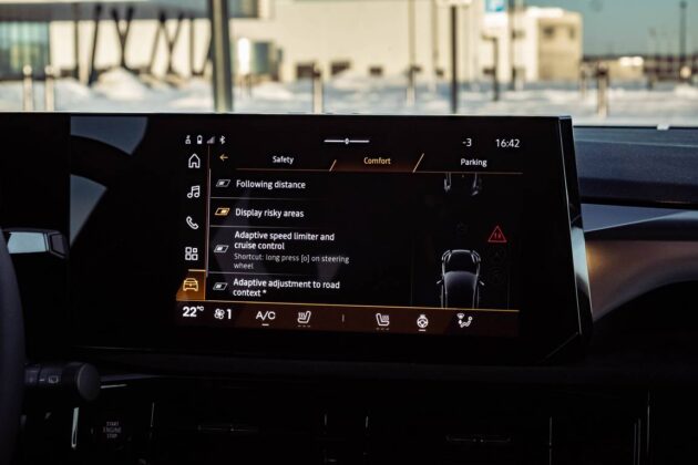 Naujos kartos hibridinis „Renault Clio e Tech nuotr. Automobilistika 38