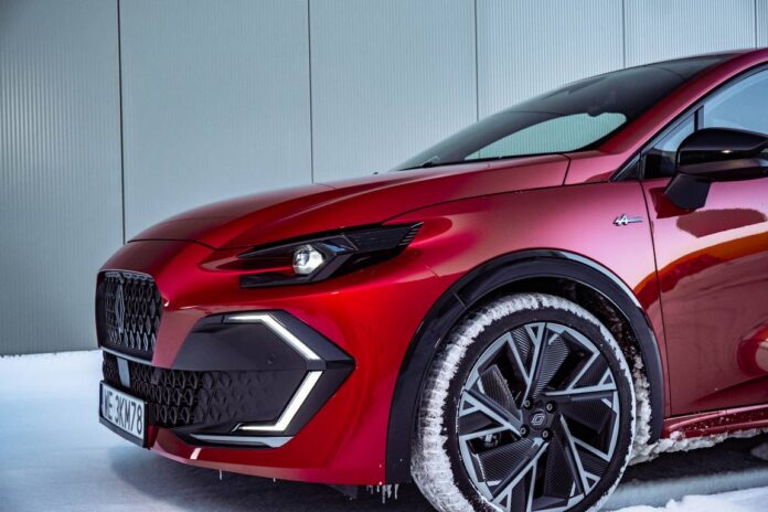 Naujos kartos hibridinis „Renault Clio e-Tech“ (nuotr. Automobilistika.lt)