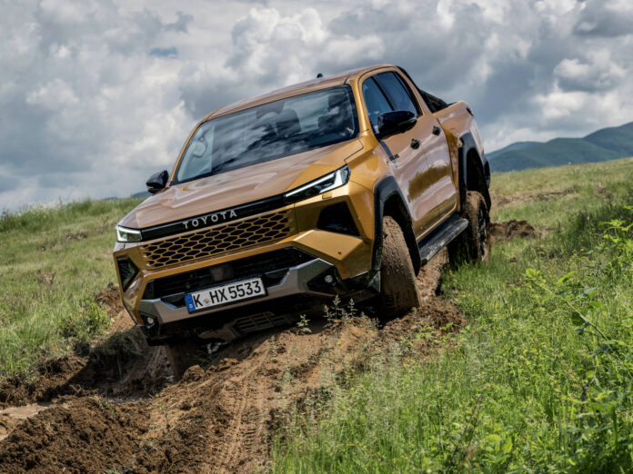 Toyota Hilux Hybrid (nuotr. gamintojo)