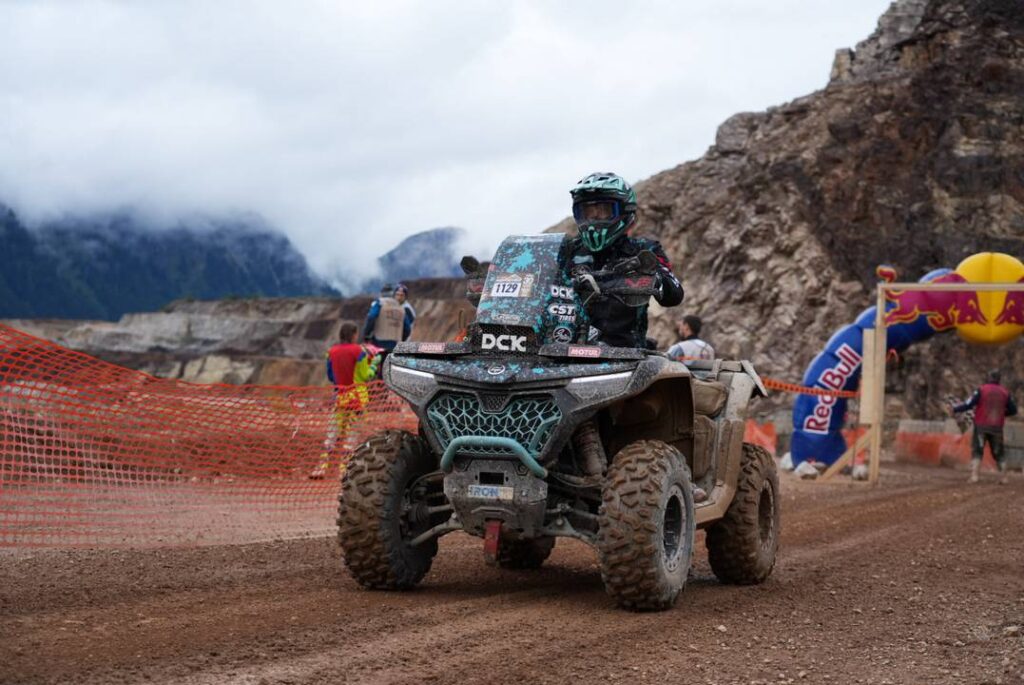 „CFMOTO Thunder Racing Team“ komandos pilotai (nuotr. komandos)