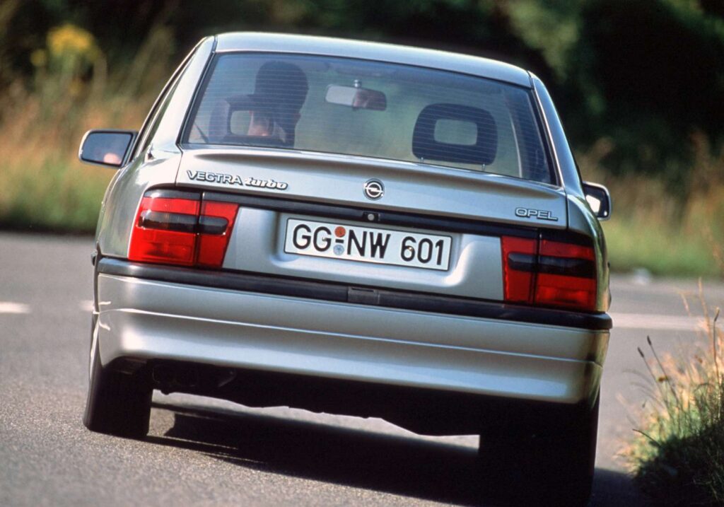 „Opel Vectra Turbo“ (nuotr. gamintojo)