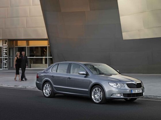 &bdquo;&Scaron;koda Superb&ldquo; sedanas (nuotr. gamintojo)