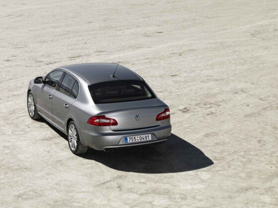 &bdquo;&Scaron;koda Superb&ldquo; sedanas (nuotr. gamintojo)