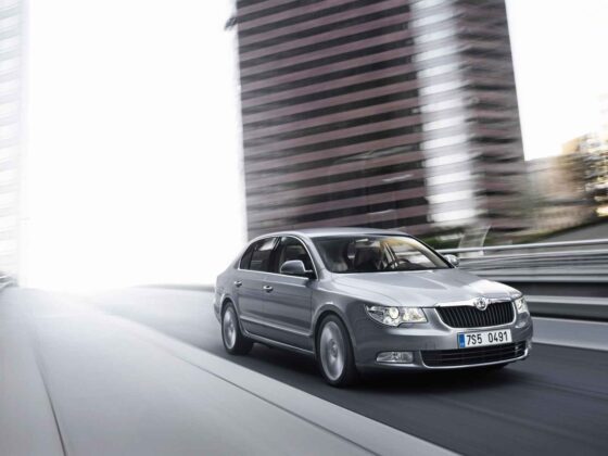 &bdquo;&Scaron;koda Superb&ldquo; sedanas (nuotr. gamintojo)