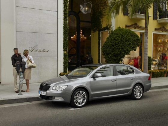&bdquo;&Scaron;koda Superb&ldquo; sedanas (nuotr. gamintojo)