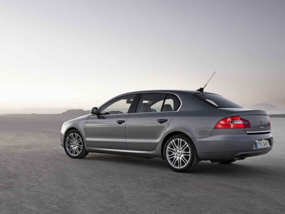 &bdquo;&Scaron;koda Superb&ldquo; sedanas (nuotr. gamintojo)