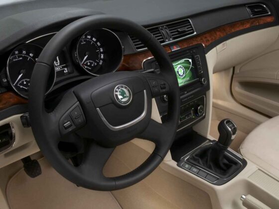&bdquo;&Scaron;koda Superb&ldquo; sedanas (nuotr. gamintojo)